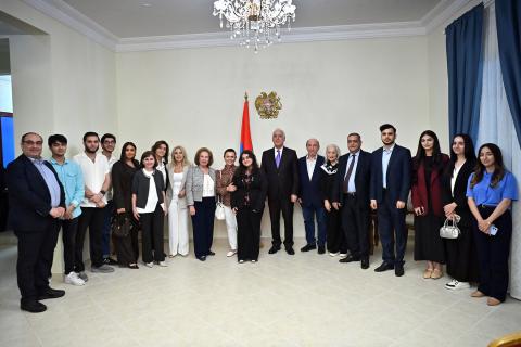 სომხეთის რესპუბლიკის პრეზიდენტი შეხვდა კატარში სომხური თემის წარმომადგენლებს