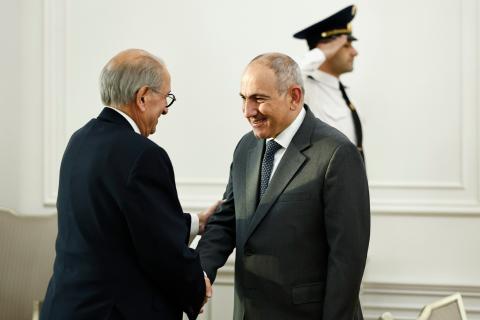 Le Premier ministre Pashinian a reçu l’homme d’affaires, Vahé Gabrache