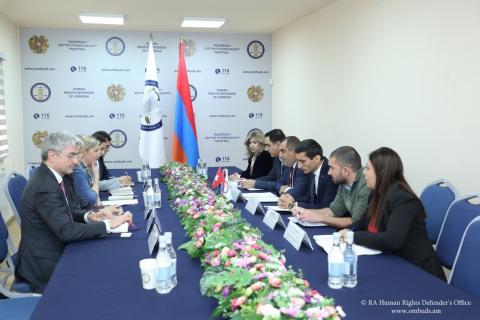 ՀՀ ՄԻՊ ներկայացուցիչներն ու Շվեյցարիայի դեսպանն անդրադարձել են ԼՂ-ից բռնի տեղահանված անձանց իրավունքների պաշտպանության մեխանիզմներին