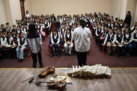 «Սիմֆոնիկ ԴասA»-ն շարունակում է ձևավորել ունկնդիրների նոր սերունդ. հերթական դասն իրականացավ Ամերիաբանկի աջակցությամբ