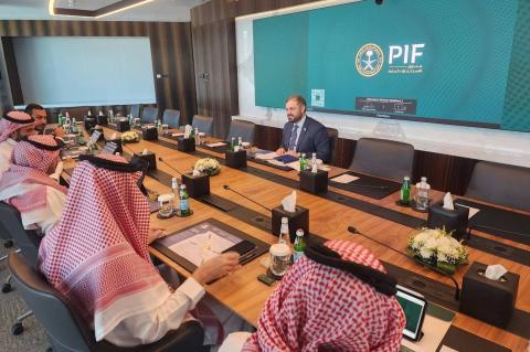 经济部长在沙特阿拉伯公共投资基金探讨了合作机会