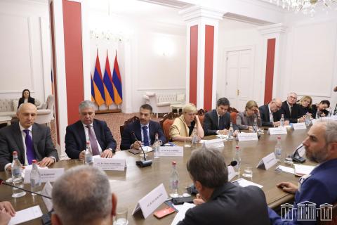 国民议会副议长向欧盟成员国驻亚美尼亚大使介绍了区域局势发展