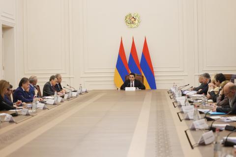 სომხეთის ეროვნული ასამბლეის თავმჯდომარე ალენ სიმონიანი შეხვდა სომხეთში აკრედიტებული ევროკავშირის წევრი ქვეყნების დიპლომატიური წარმომადგენლობების ხელმძღვანელებს
