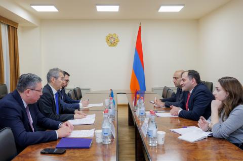 სომხეთის მაღალი ტექნოლოგიური მრეწველობის მინისტრის პირველი მოადგილე ყაზახეთის ელჩს შეხვდა