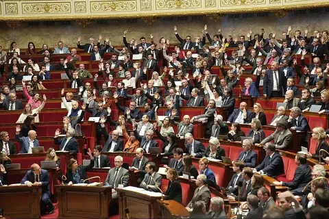 Ֆրանսիայի Ազգային ժողովը կասեցրել է կենսաթոշակային բարեփոխումները