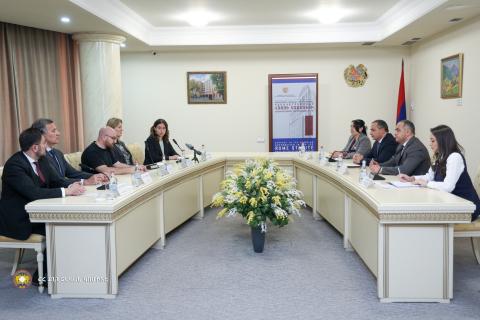 Քննչական կոմիտեի նախագահը և Նիդերլանդների դեսպանը հավաստագրեր են հանձնել վերապատրաստում անցած քննիչներին