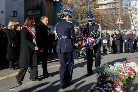 À l’occasion du 10ᵉ anniversaire des attentats terroristes de Paris, Emmanuel Macron a rendu hommage à la mémoire des victims