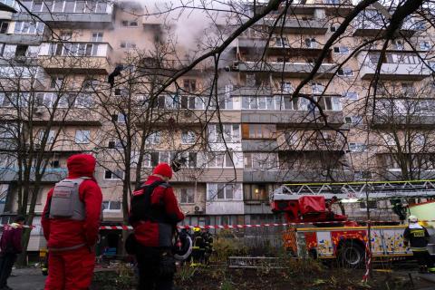 В результате российских ударов по Киеву погибли 5 человек, осколки ракет повредили посольство Азербайджана