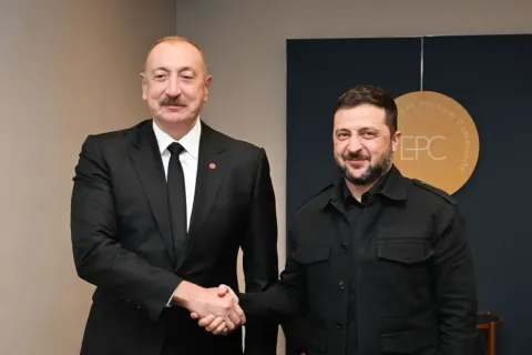 Алиев в разговоре с Зеленским осудил российский удар по посольству Азербайджана в Киеве