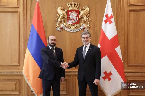 Le ministre des Affaires étrangères et le président géorgien discutent du programme de partenariat