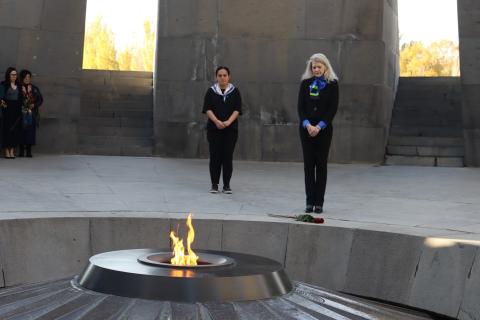 La sous-secrétaire d’État américaine aux affaires politiques a visité le Mémorial du génocide des Arméniens