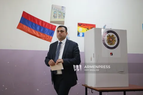 初步计票结果显示公民契约党在瓦加尔沙帕特市选举中获胜