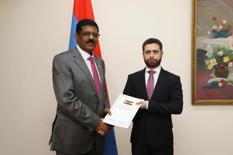 Le nouvel ambassadeur d'Éthiopie a présenté ses lettres de créance au vice-ministre des Affaires étrangères