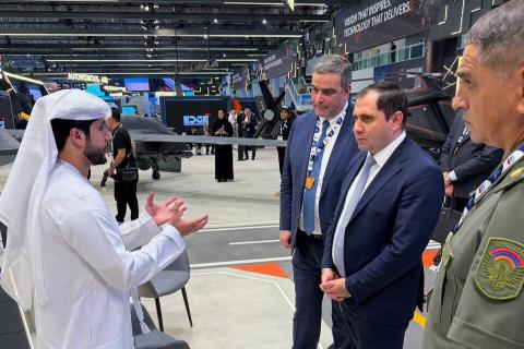 国防部长参加了"迪拜航展2025"国际展览的开幕仪式