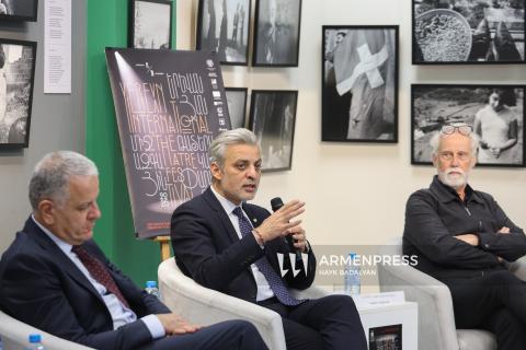 Conferencia de prensa sobre el Festival Internacional de Teatro de Ereván