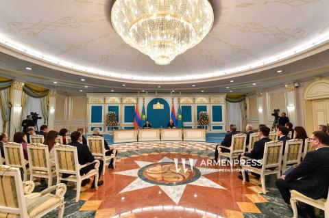 亚美尼亚总理获授哈萨克斯坦最高国家荣誉