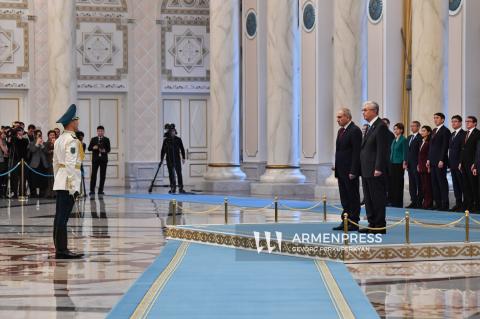 مراسم استقبال رسمی از نیکول پاشینیان در کاخ ریاست‌جمهوری قزاقستان