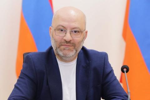 Губернатор Ширака уходит в отпуск
