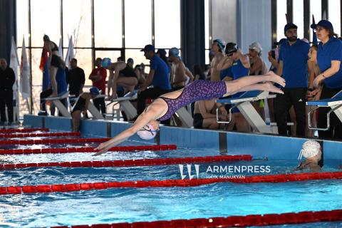 بطولة "كأس رئيس الوزراء" للمدارس في السباحة-صور-