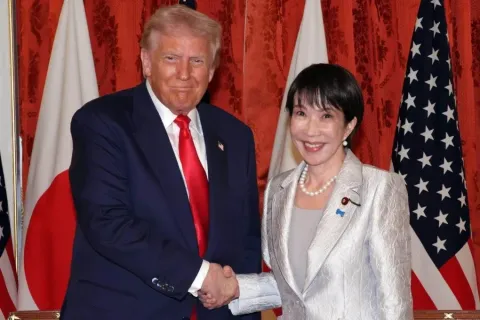Дональд Трамп провел телефонный разговор с Санаэ Такаити