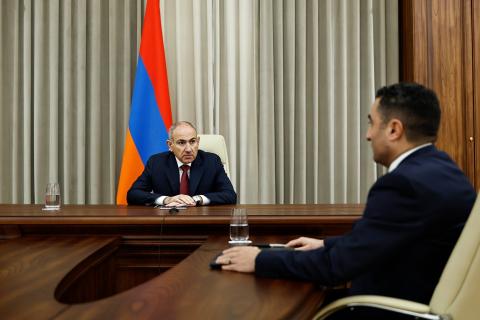 Le Premier ministre a tenu une réunion de travail avec le directeur par intérim de l’ENA, Romanos Petrosyan