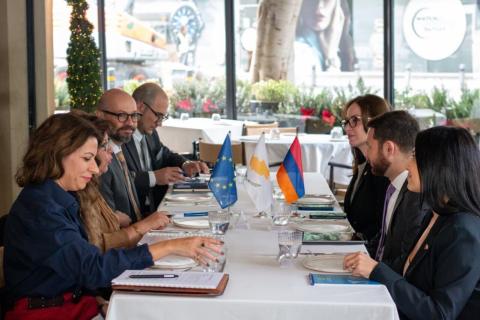 亚美尼亚与塞浦路斯举行政治磋商