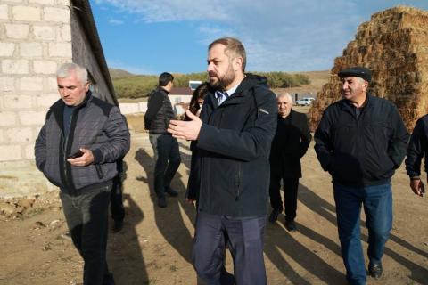 Министр экономики Папоян посетил строящуюся в общине Цахкаовит овцеводческую ферму