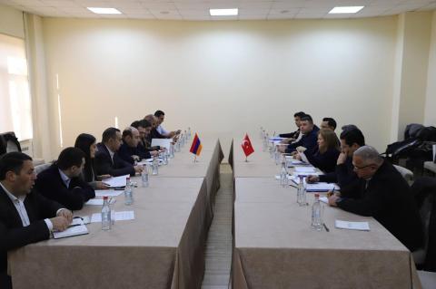 Les représentants de l’Arménie et de la Turquie se sont rencontrés au point de passage frontalier Akhurik-Akyaka et à Gyumri