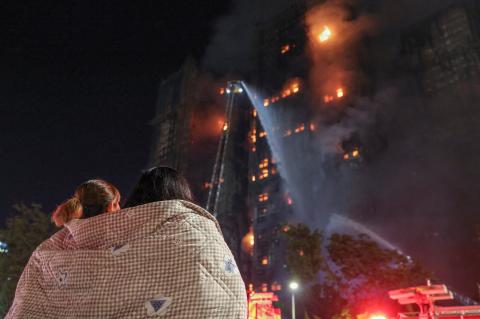 В результате пожара в Гонконге погибло свыше 90 человек