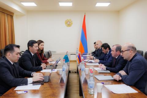 亚美尼亚高科技产业副部长会见土库曼斯坦教育副部长代表团