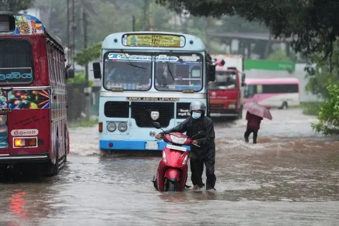 Շրի Լանկայում ուժեղ անձրևների արդյունքում առաջացած սողանքների և ջրհեղեղների հետևանքով ավելի քան 40 մարդ է զոհվել