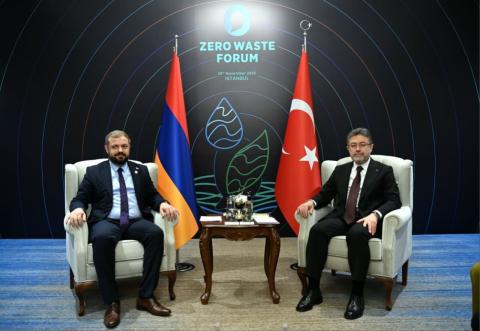 Gevōrg Papoyan a discuté avec son homologue turc de la réouverture de la ligne ferroviaire Kars-Gyumri et des nouvelles opportunités du programme TRIPP