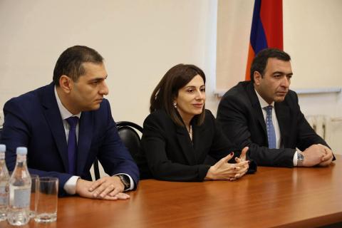 Անահիտ Ավանեսյանը Հոգեկան առողջության պահպանման ազգային կենտրոնի թիմին է ներկայացրել տնօրենի ԺՊ Արտակ Ջումայանին