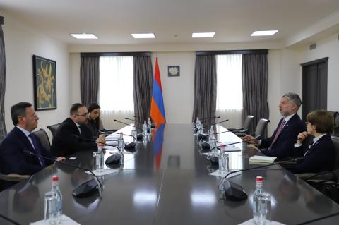 Le secrétaire général du MAE  et le directeur du département politique bilatérale du ministère des Affaires étrangères de Lettonie ont tenu des discussions