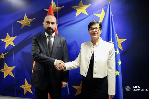 Mirzoyan et Kos ont discuté des questions liées à l’organisation à Erevan des réunions de la communauté politique européenne et du sommet Arménie-UE