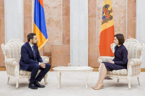 سفیر جمهوری ارمنستان استوارنامه‌های خود را به رئیس‌جمهور مولداوی تقدیم کرد