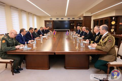 أرمينيا والمملكة المتحدة تناقشان القضايا المتعلقة بالتعاون الدفاعي-فيديو-