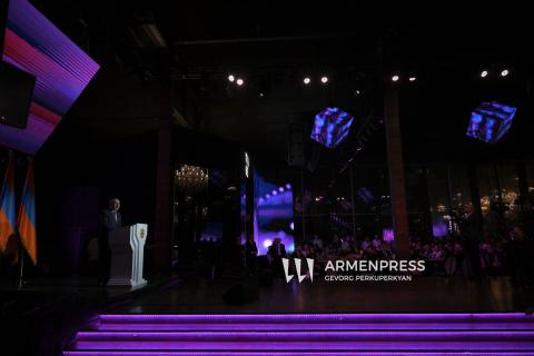 Участники молитвенного завтрака в Ереване опровергают утверждения о том, что премьер-министр Армении находится в состоянии войны с христианством - статья CBN