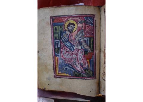 В связи с кражей Евангелия XV века, хранившегося в Таперакане (Армения), возбуждено уголовное дело