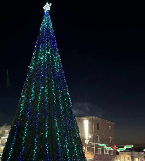 Արթիկում վառվեցին  համայնքի գլխավոր տոնածառի լույսերը