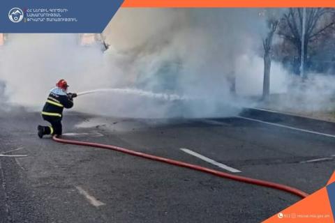 Րաֆֆու փողոցում ավտոմեքենա է այրվել