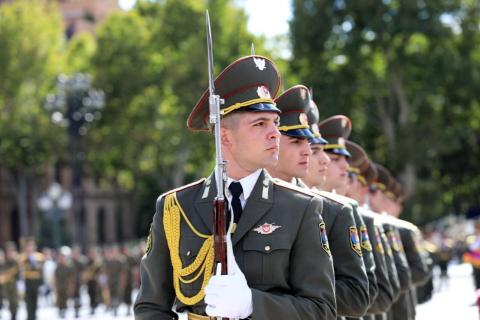 ՊՆ-ն հայտարարել է ԶՈՒ պատվո պահակային վաշտում զինվորական ծառայության նշանակելու նպատակով զորակոչիկների ընտրություն անցկացնելու մասին