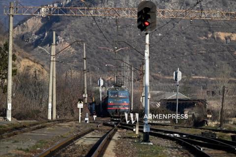 აზერბაიჯანული ბენზინით დატვირთული მატარებელი სომხეთის „აირუმის“ სადგურში ჩავიდა