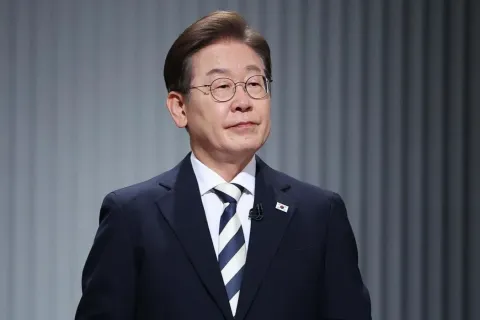 Президент Южной Кореи предложил включить лечение выпадения волос в систему государственного медицинского страхования