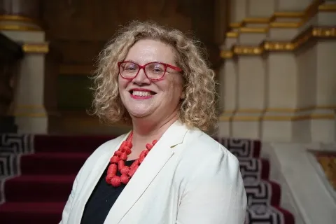 Великобритания поддерживает безопасность и экономическое развитие Армении: посол направила новогоднее поздравление на армянском языке