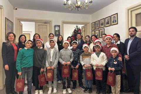 Թեհրանի «Նվարդ Գյուլբենկյան» տարրական և «Մարի Մանուկյան» միջնակարգ դպրոցների աշակերտներն այցելել են  Իրանում ՀՀ դեսպանություն