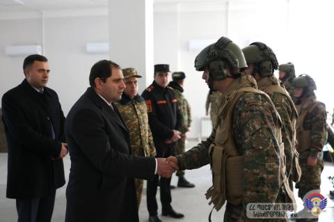 Министр обороны Армении ознакомился с работами по строительству инфраструктуры в одной из воинских частей