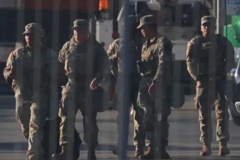 Верховный суд США запретил администрации Трампа развертывать Национальную гвардию в Иллинойсе