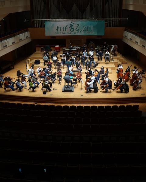 亚美尼亚国家交响乐团正在中国