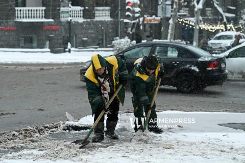 Մեկ օրում մոտ 59 տեխնիկա, 1500 տոննա աղ. Երևանի քաղաքապետը ներկայացրեց ձնամաքրման աշխատանքները